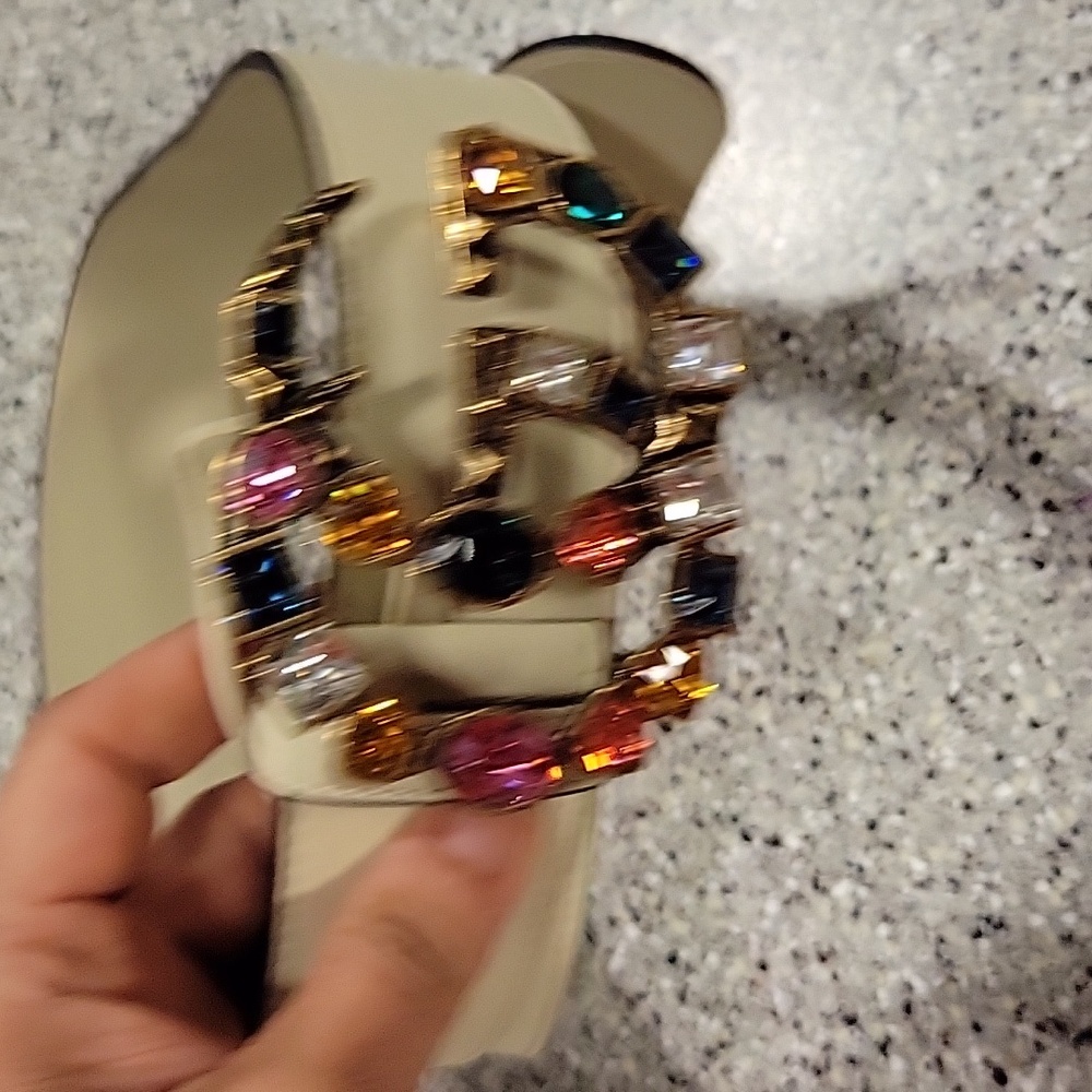 Gucci Cream Belt with Multicolor Gem Buckle - Picture 2 of 5